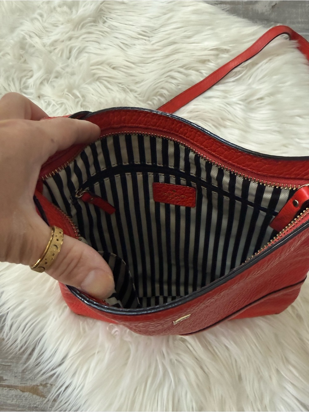 Kate Spade New York Southport Avenue Cora Red Pebbled Leather Crossbody Bag - Picture 4 of 8